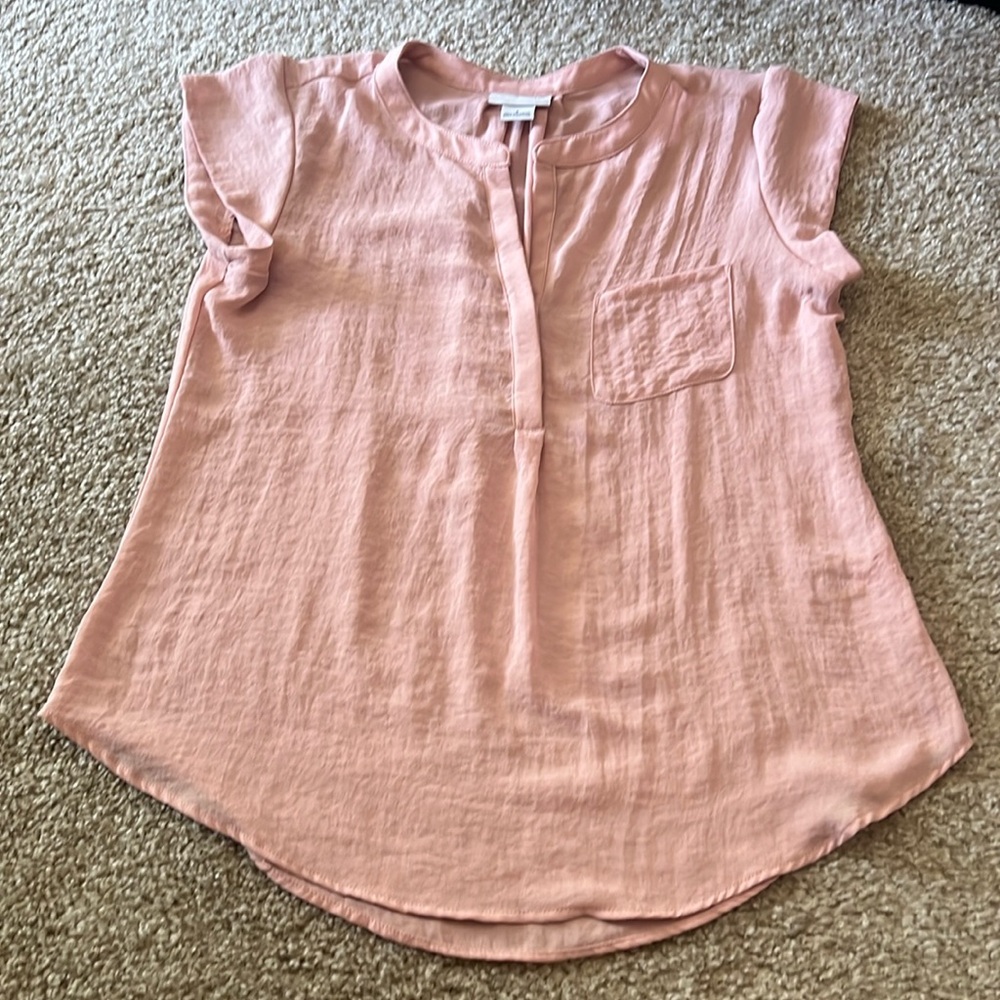 Liz Claiborne blush pink flowy work shirt with pocket on front & ruching in back